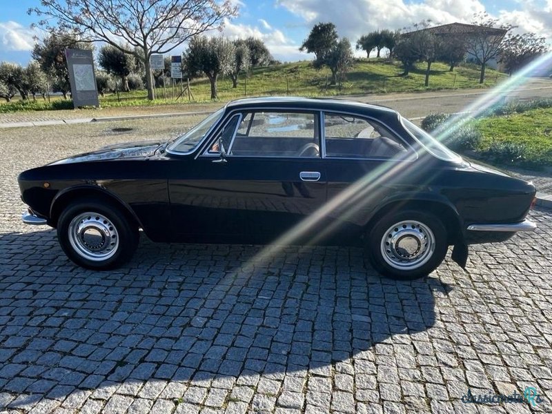 1972' Alfa Romeo GT photo #5