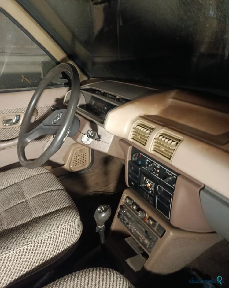 1982' Peugeot 305 photo #2