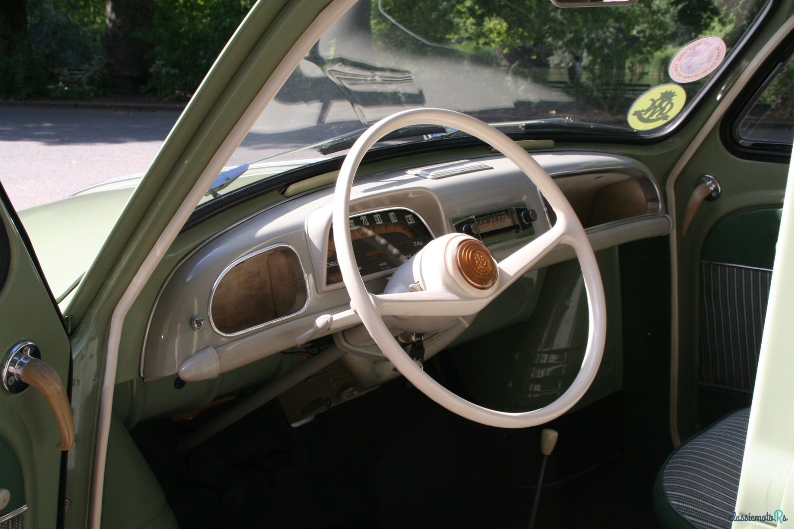 1957' Renault 5 photo #4