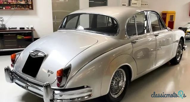 1966' Daimler photo #2