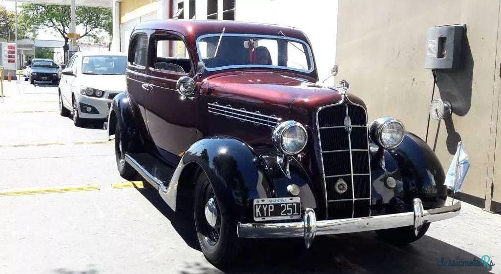 1935' Plymouth Sedan 2 Doors photo #3