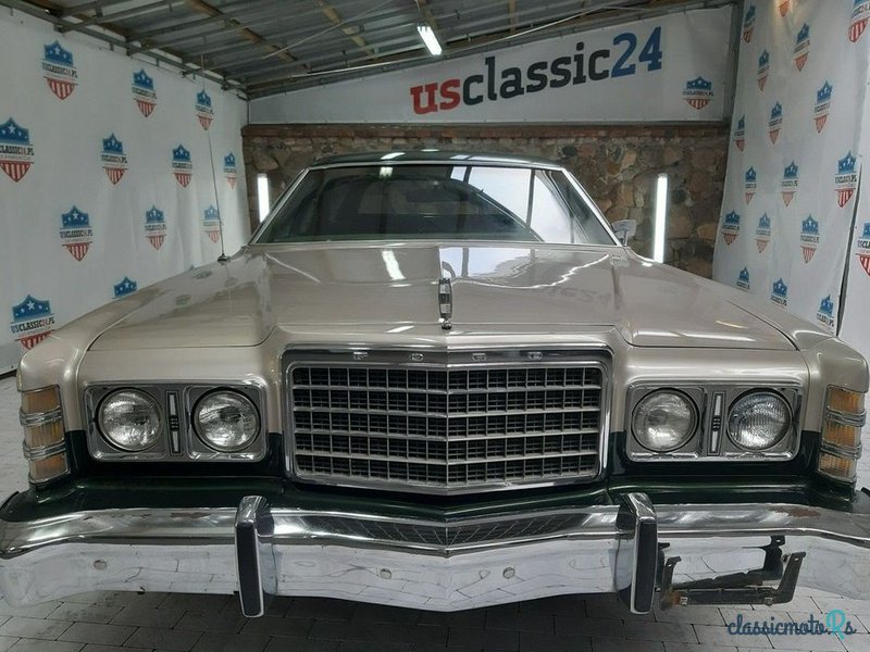 1976' Ford Country Squire photo #5