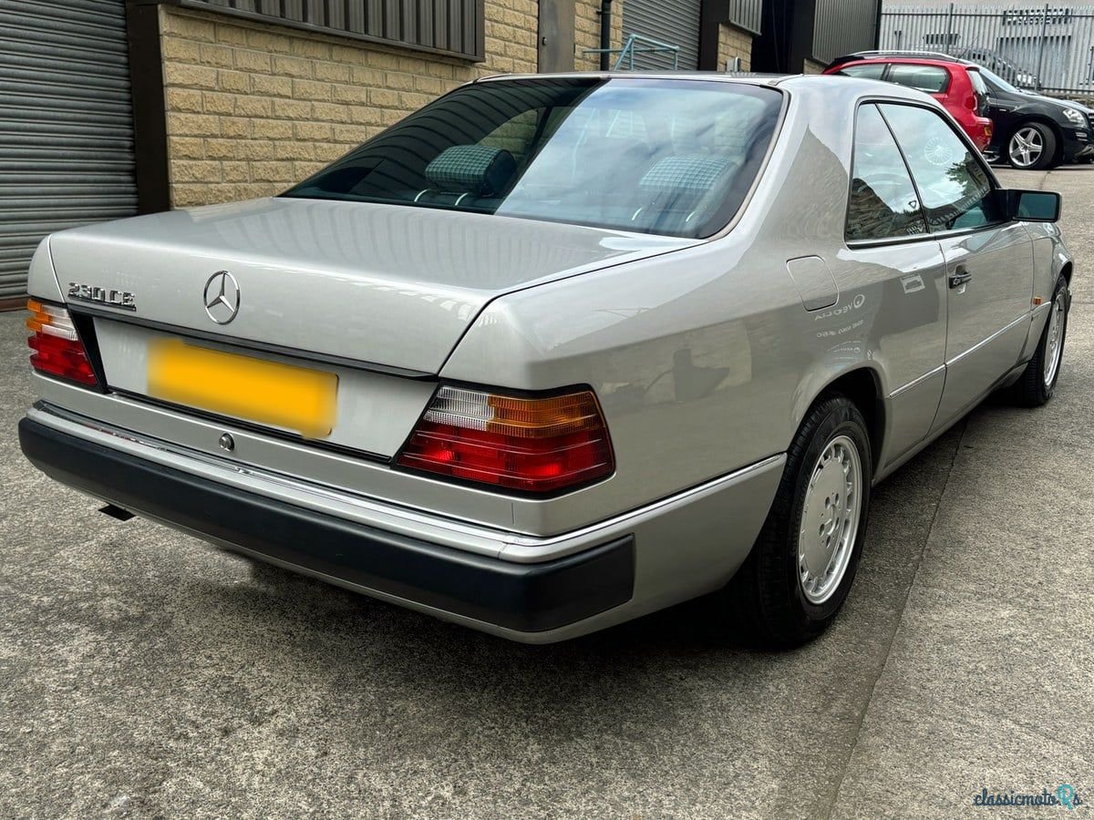 1990' Mercedes-Benz 230 photo #3