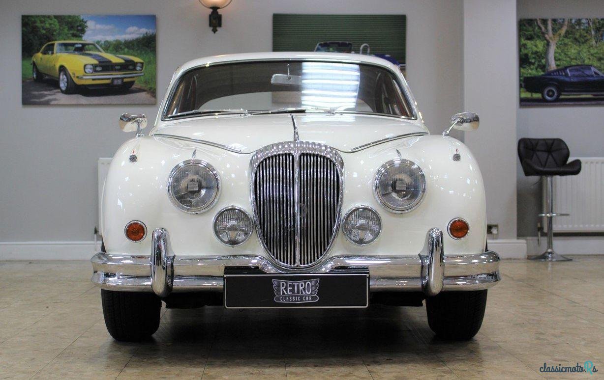 1968' Daimler 250 V8 photo #4