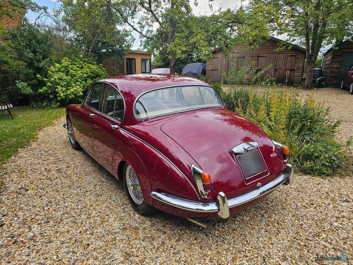 1969' Daimler 250 V8 photo #3