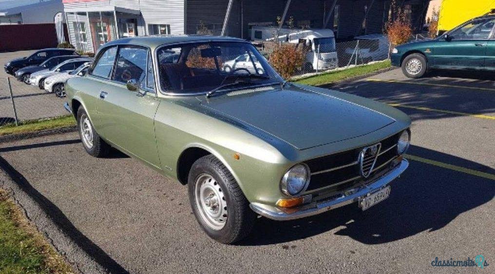 1974' Alfa Romeo Gt photo #1