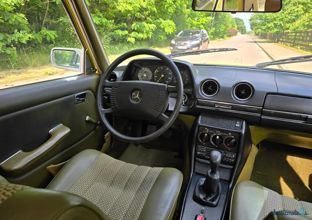 1978' Mercedes-Benz W123 photo #6