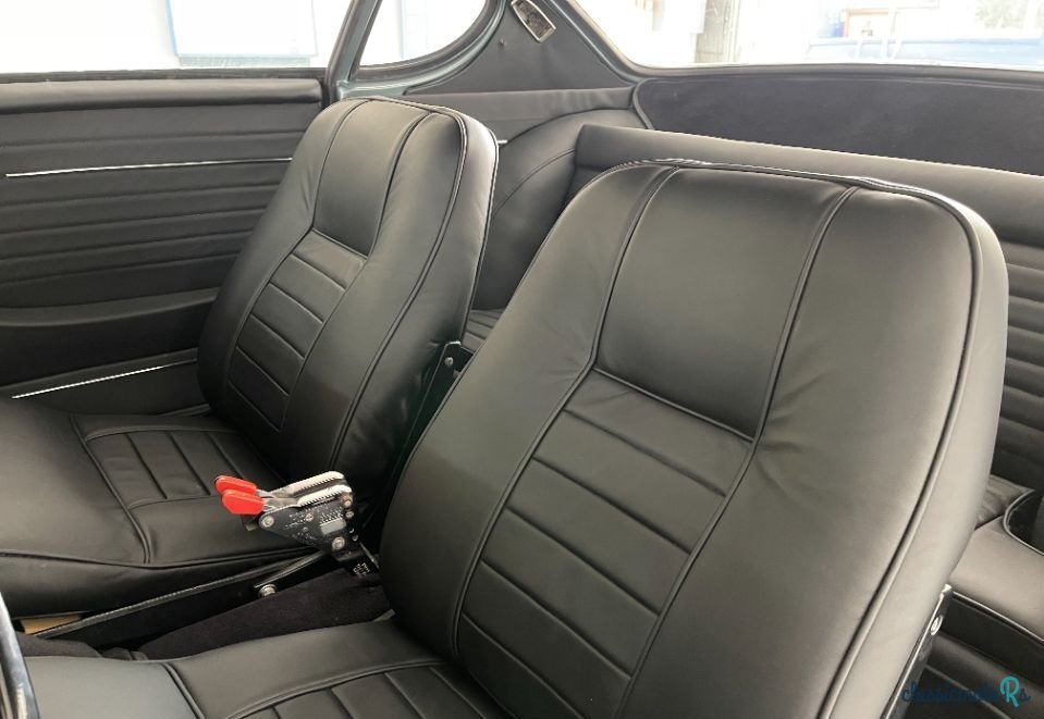 1965' Volvo P1800 photo #5