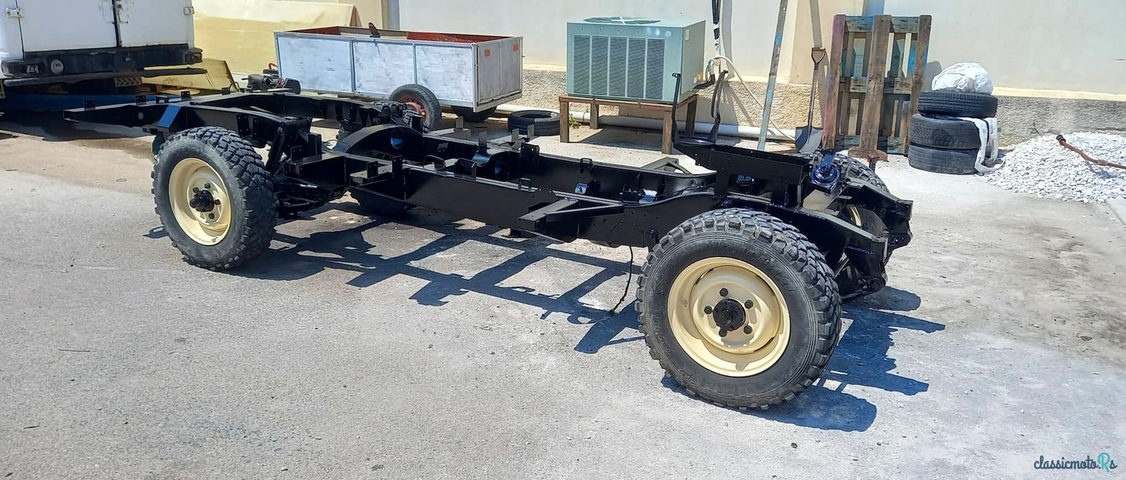 1977' Land Rover Series 3 109 Safari photo #5