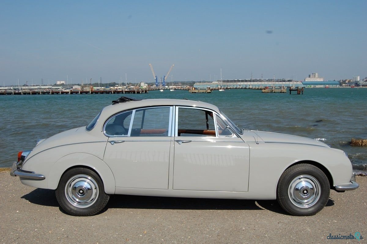 1968' Jaguar Mk II 340 photo #3