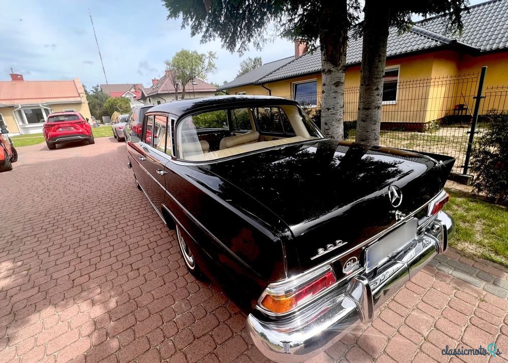 1966' Mercedes-Benz W110 photo #3