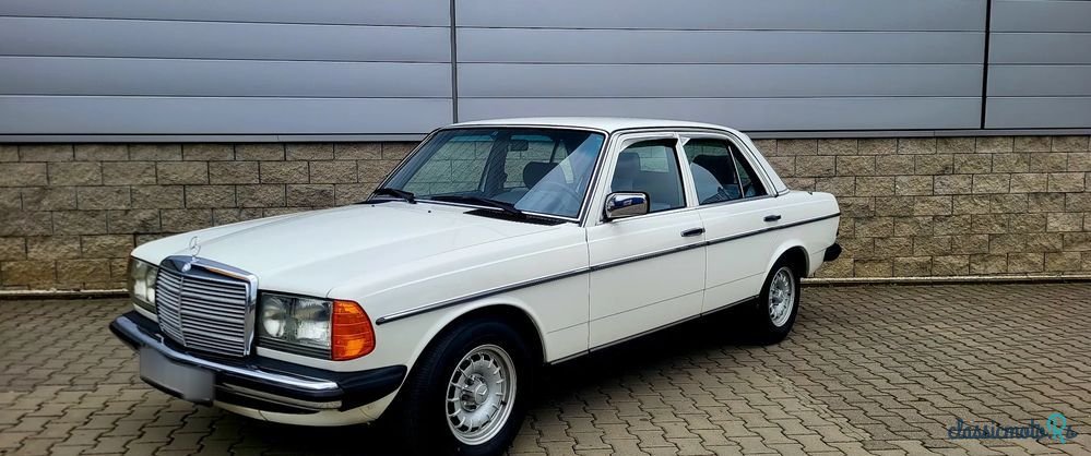 1979' Mercedes-Benz W123 photo #1
