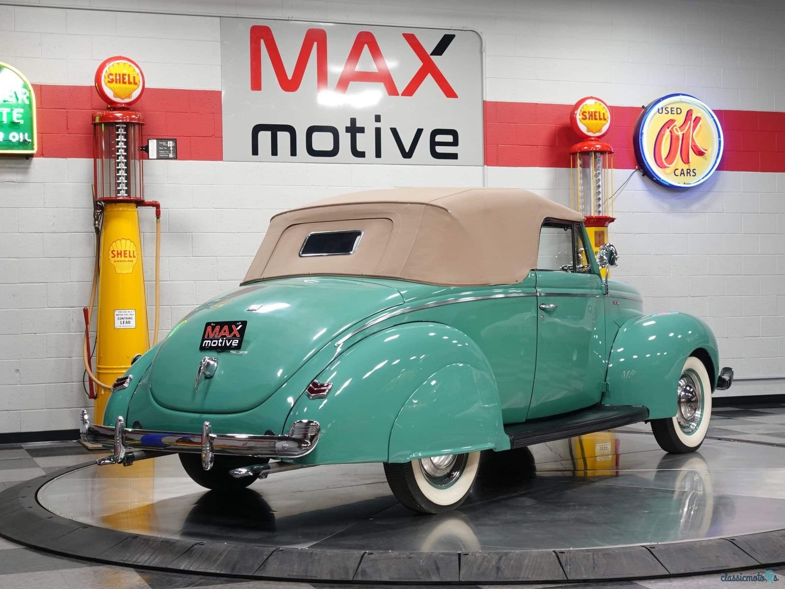 1940' Ford Deluxe photo #3