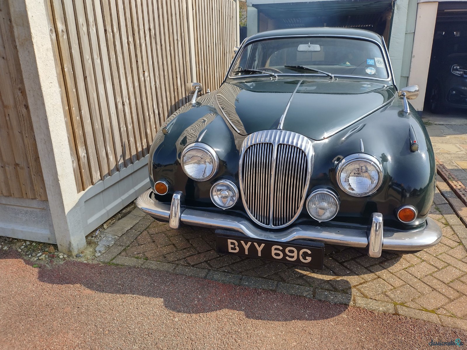1969' Daimler 250 V8 photo #2