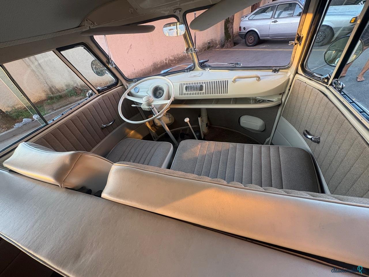 1975' Volkswagen Coccinelle T1 split window bus Brazilian photo #3