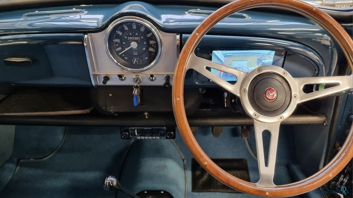 1969' Morris Minor photo #4