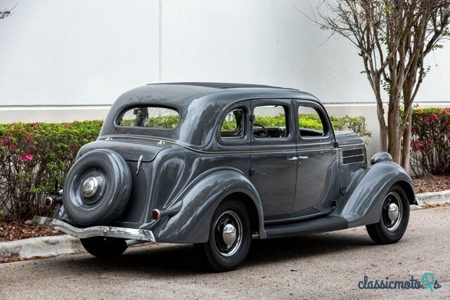 1936' Ford Deluxe photo #2