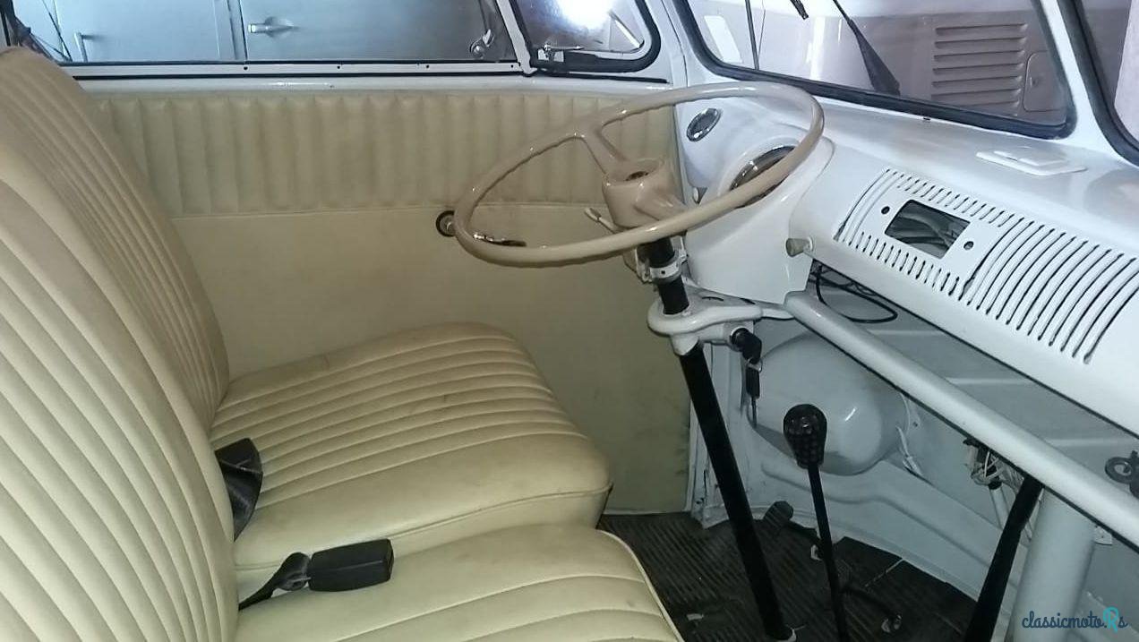1969' Volkswagen Tipe 2 15 Window Bus photo #1