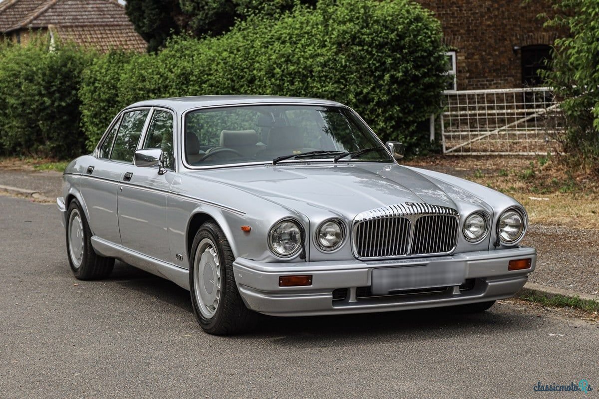 1984' Daimler Double Six photo #2