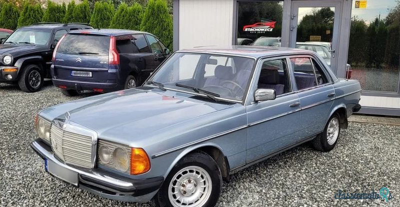 1978' Mercedes-Benz W123 photo #1