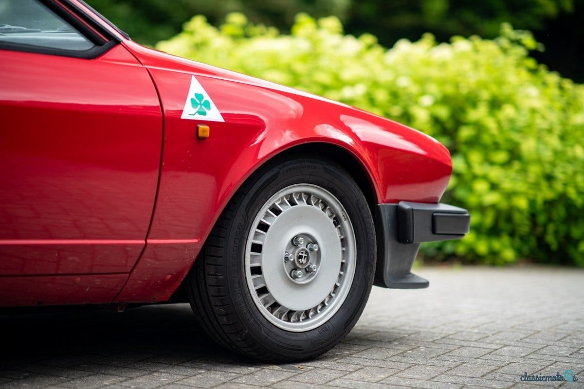 1982' Alfa Romeo GTV photo #5