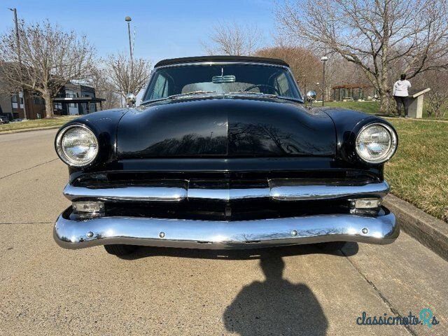 1953' Ford Crestline photo #2