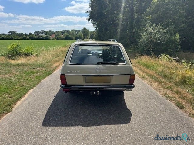 1982' Mercedes-Benz 300 photo #6
