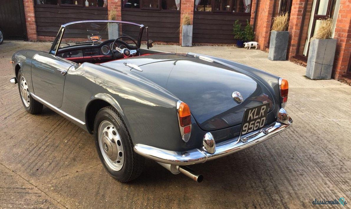 1963' Alfa Romeo Giulia Spyder 101-19 photo #4