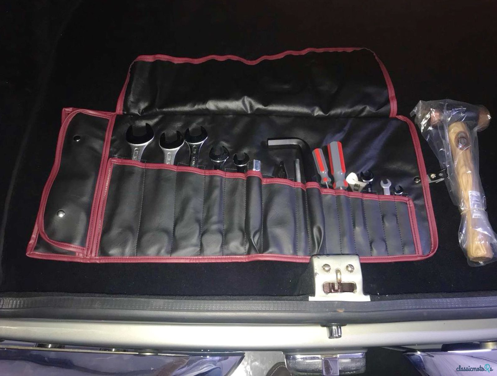 1969' Aston Martin DB6 photo #4