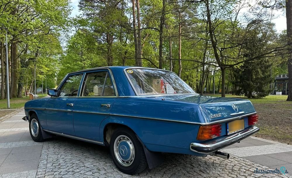 1975' Mercedes-Benz 240D photo #3