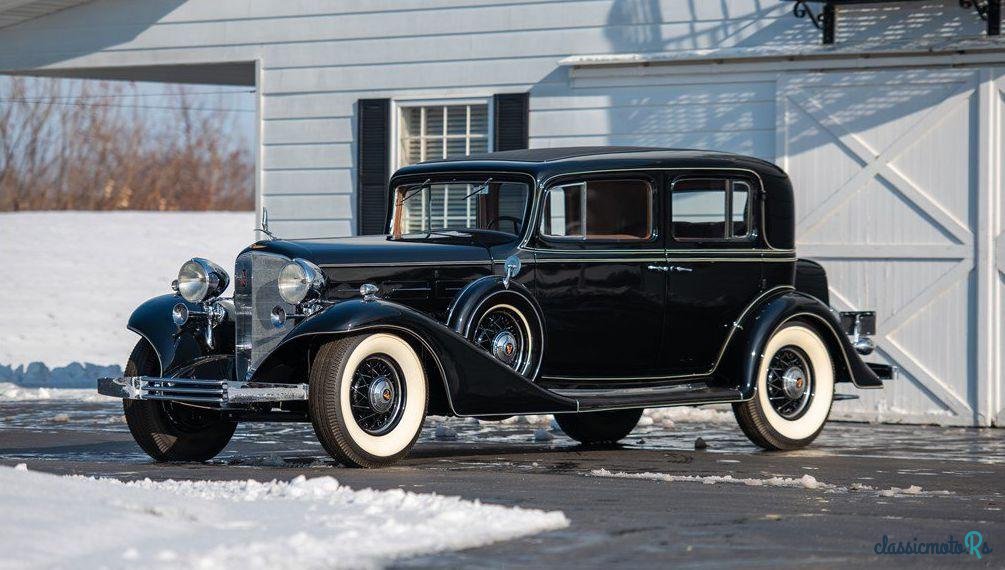 1933' Cadillac V-12 Town Sedan photo #1