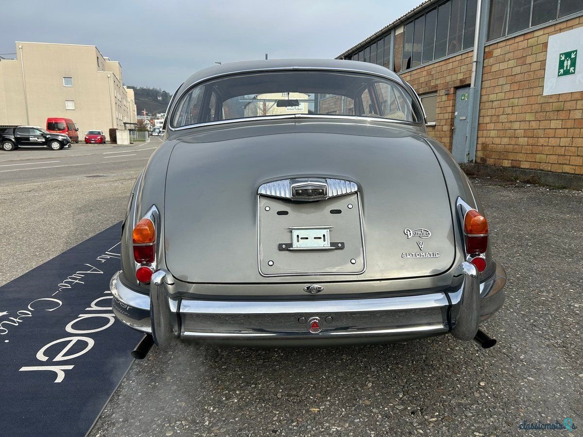 1967' Daimler 250 V8 photo #6