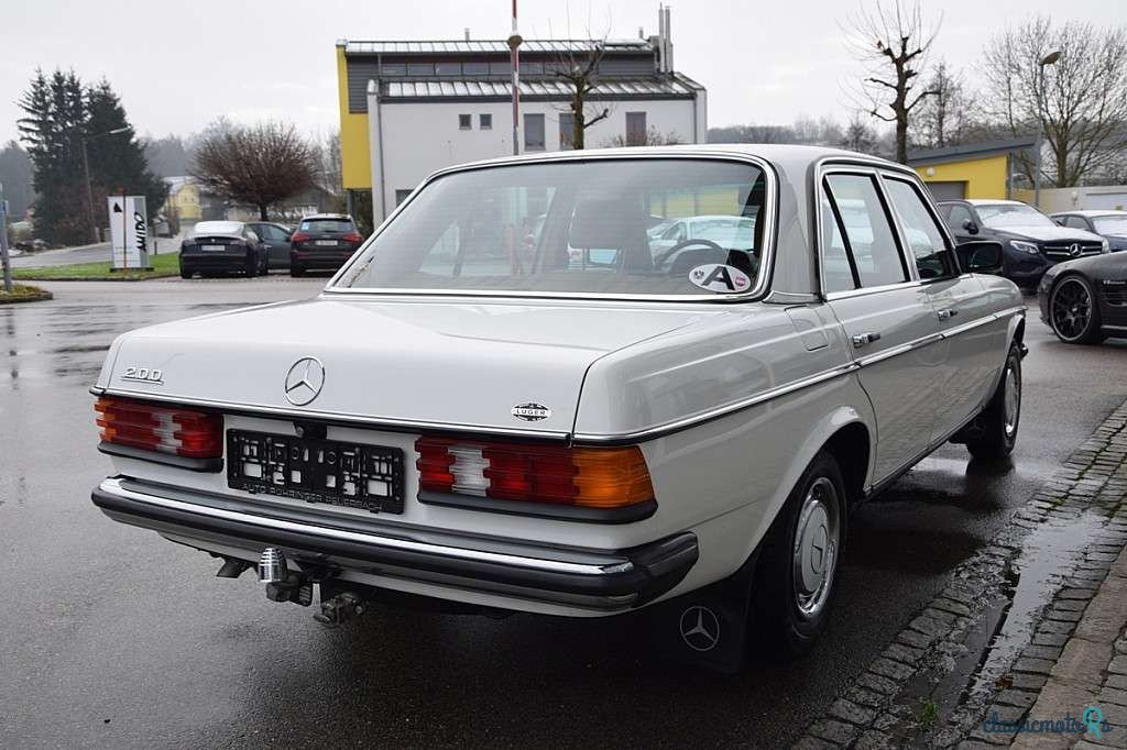 1980' Mercedes-Benz 200 W123 photo #3