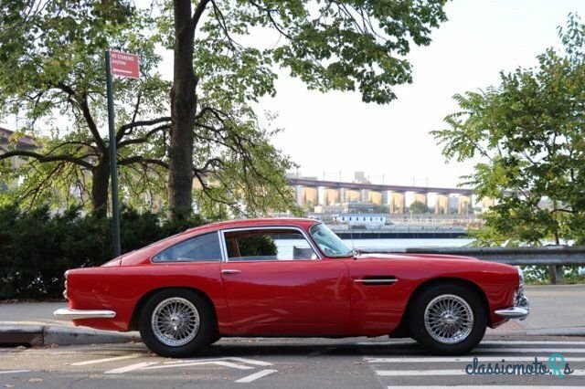 1962' Aston Martin DB4 photo #3