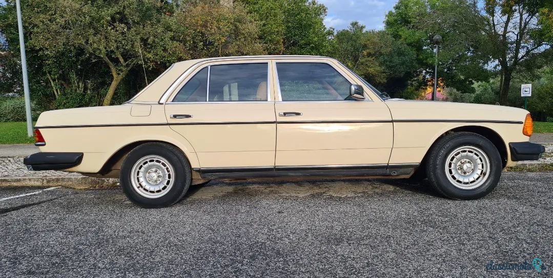 1979' Mercedes-Benz 240 photo #1