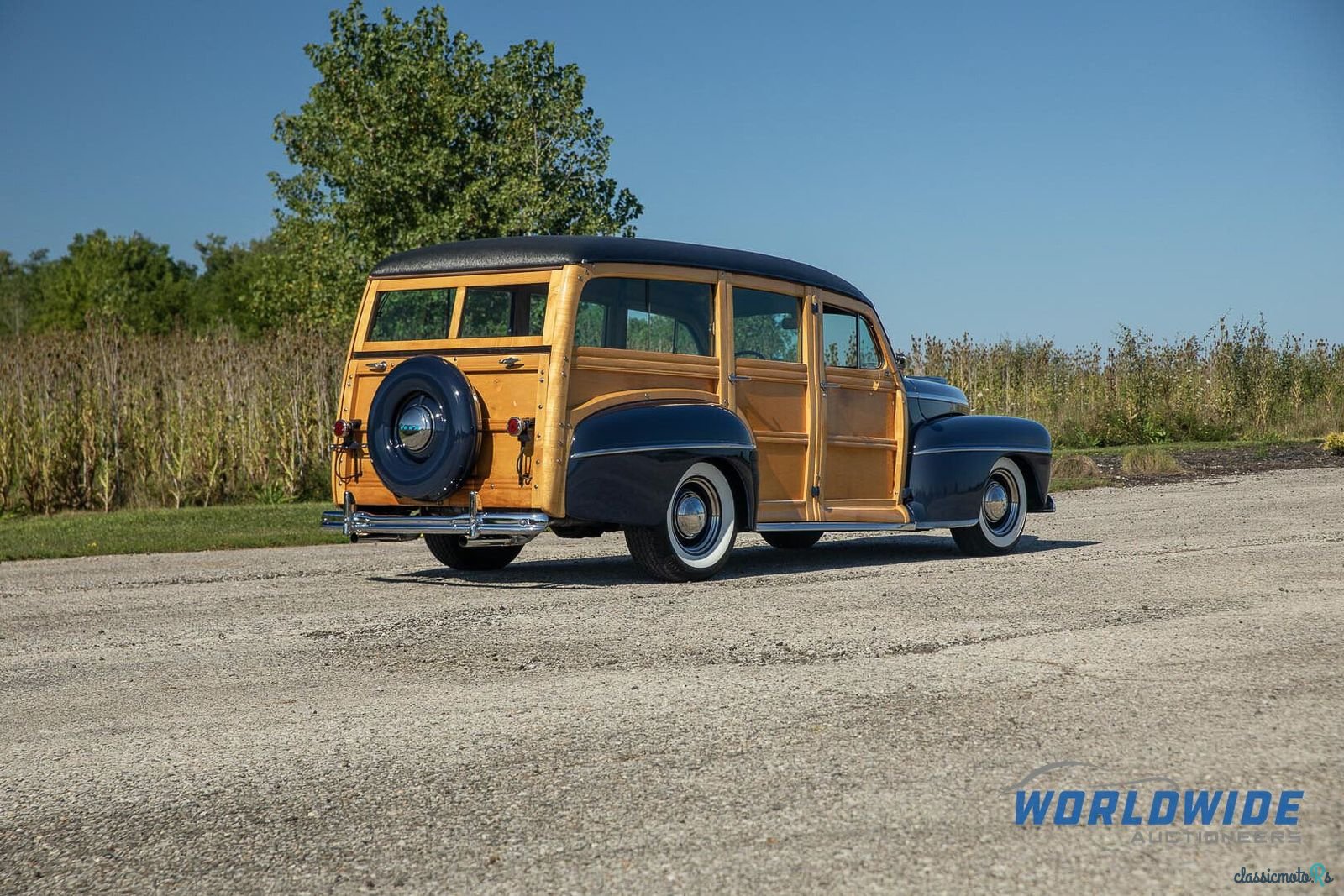 1947' Ford Super Deluxe photo #3