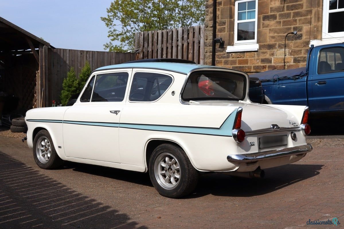 1967' Ford Anglia photo #5