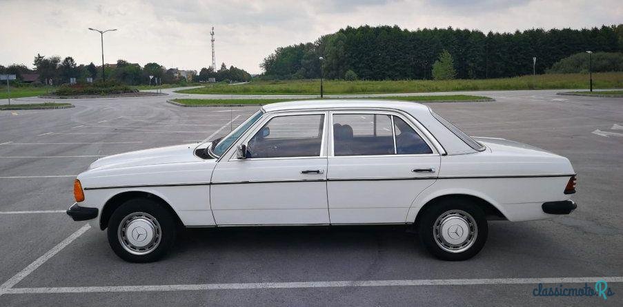 1980' Mercedes-Benz 123 240 photo #2