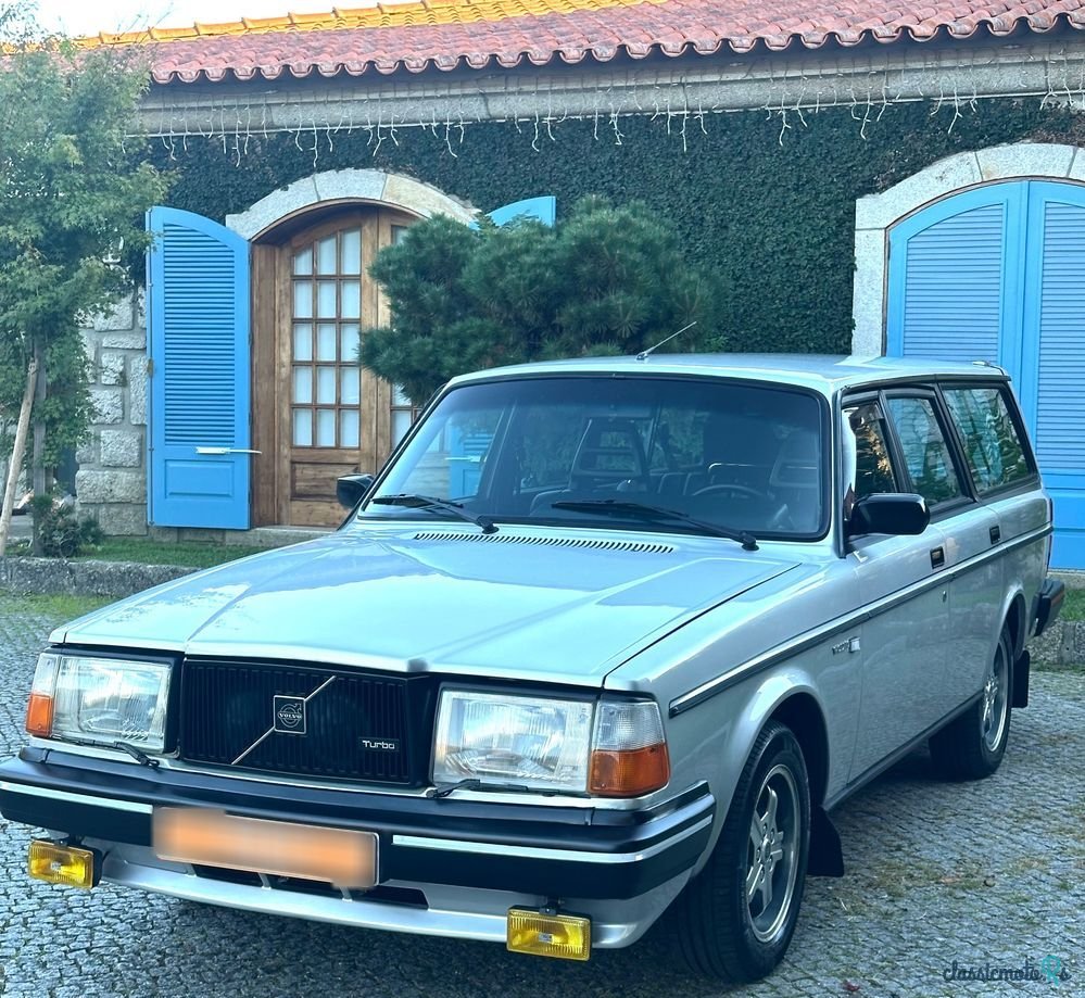 1984' Volvo 245 photo #1