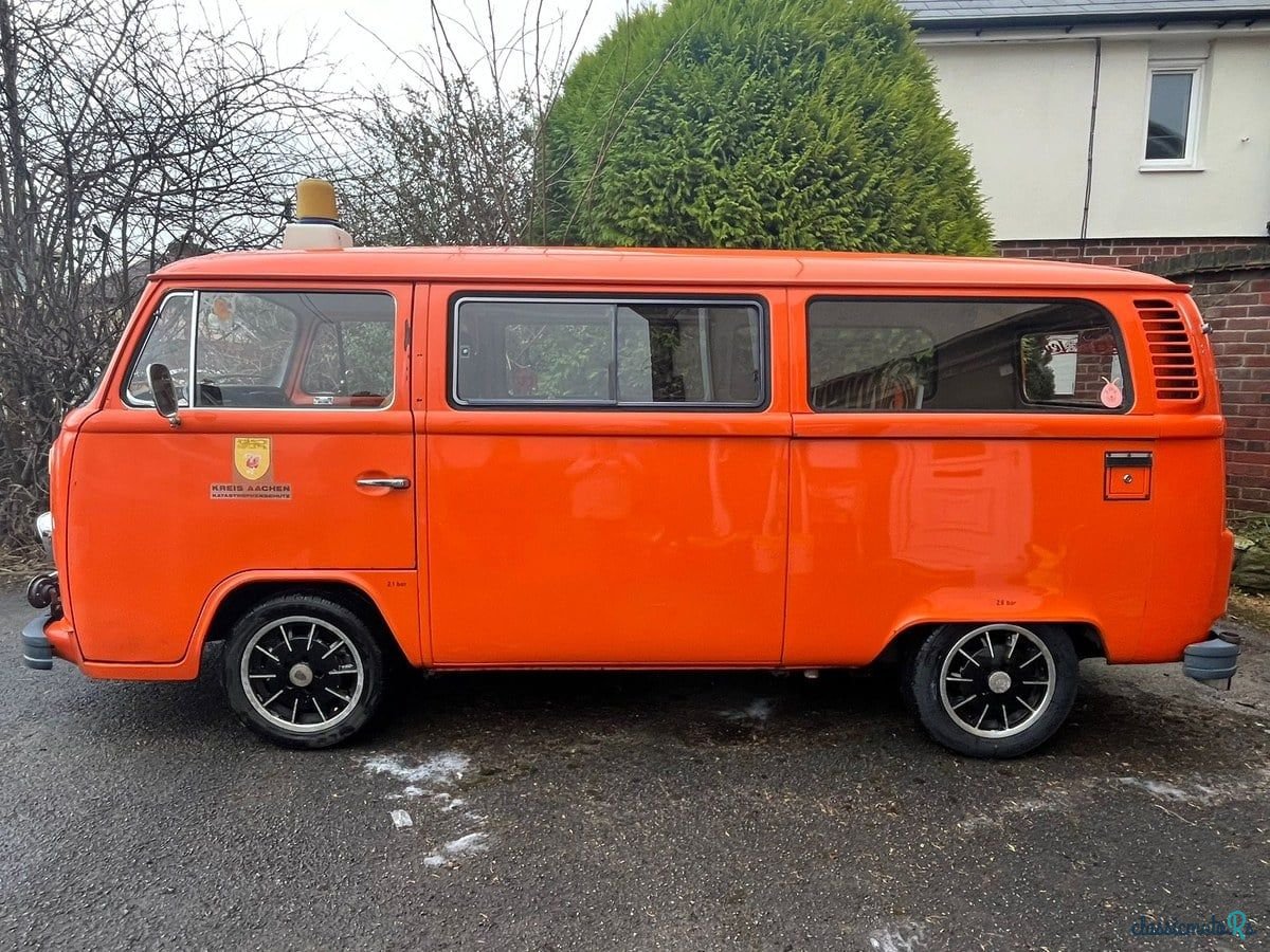 1977' Volkswagen Type 2 photo #2