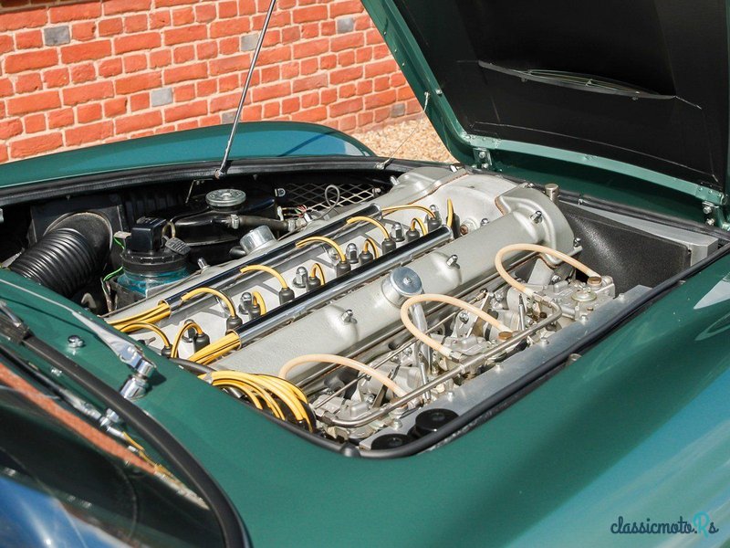 1961' Aston Martin DB4 photo #5