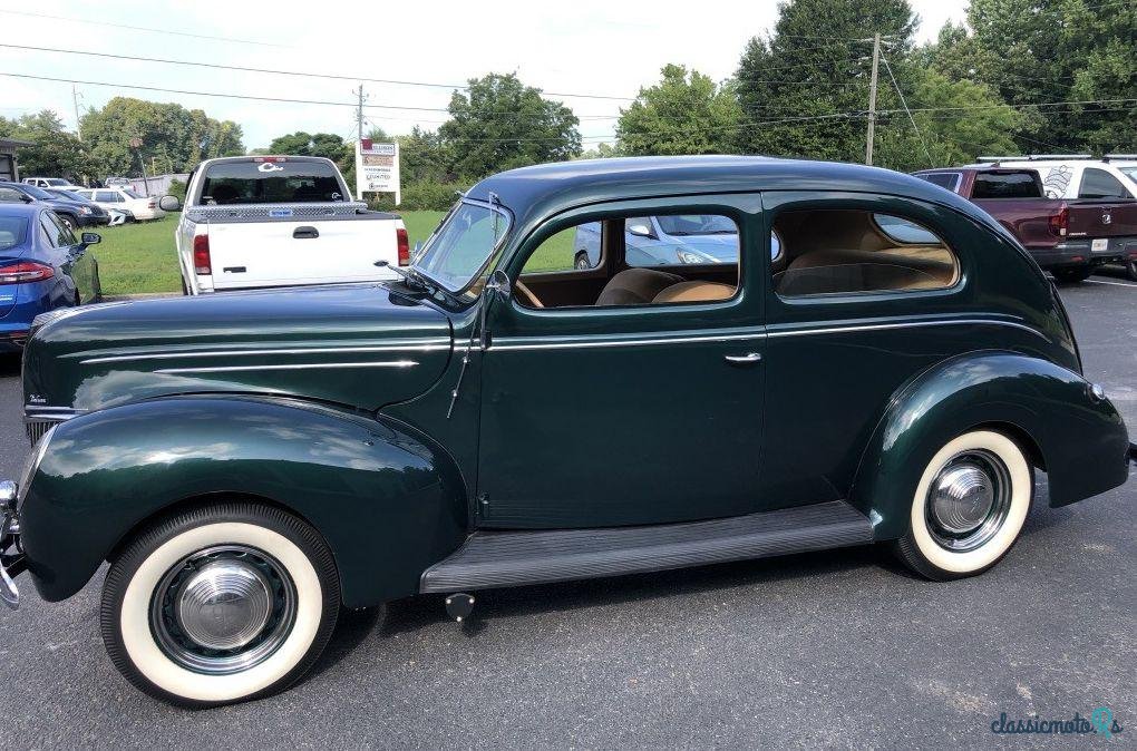 1939' Ford Deluxe Tudor photo #2