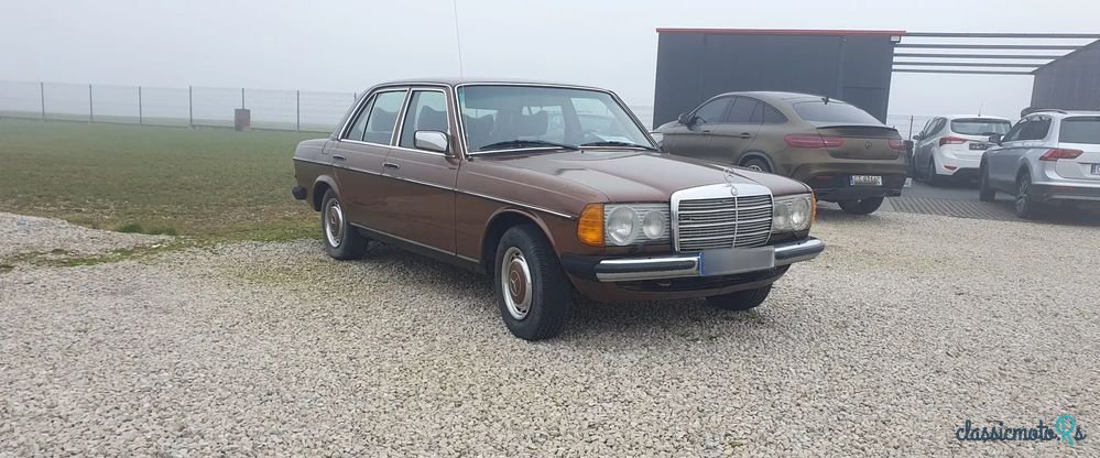 1978' Mercedes-Benz 123 photo #2