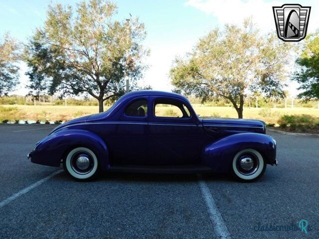 1940' Ford Deluxe photo #3