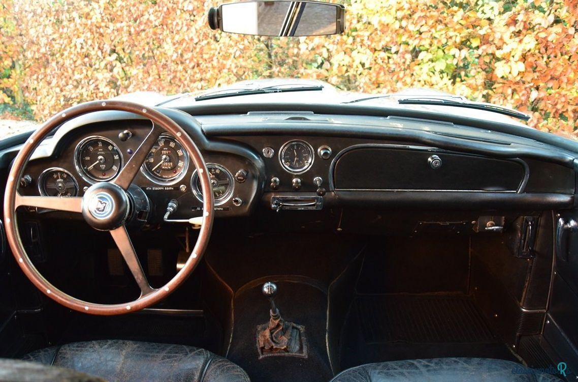 1961' Aston Martin DB4 photo #5