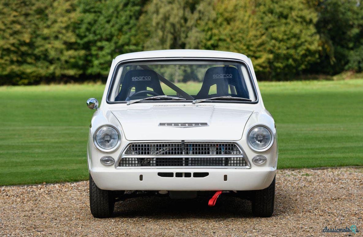 1965' Ford Cortina photo #3