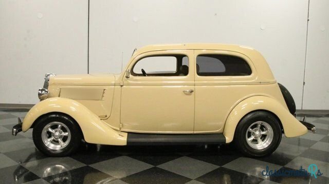 1935' Ford Tudor photo #2