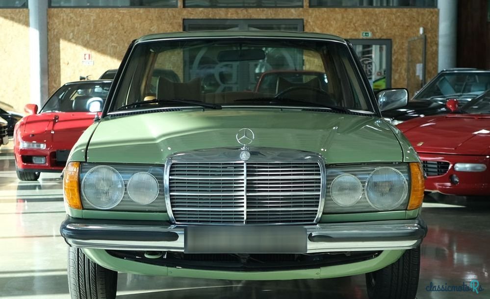 1977' Mercedes-Benz 220 photo #2