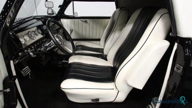 1947' Ford Deluxe photo #2