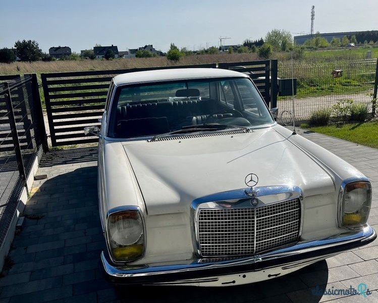 1969' Mercedes-Benz W114 230/8 photo #2